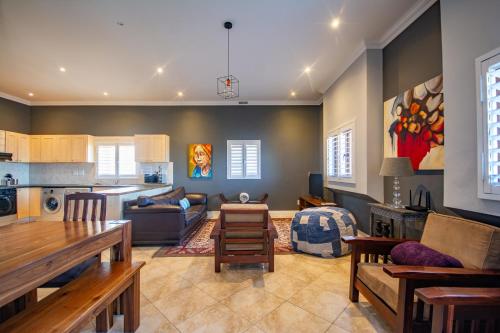 Millwood Apartment - image 9