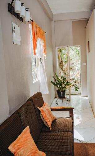 The Local Experience-Zaboka Apartment in ลาบอรี