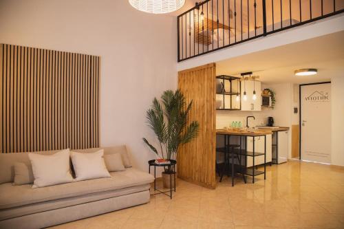 Aviothic Home, Naples