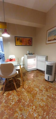 One-Bedroom Apartment image 1