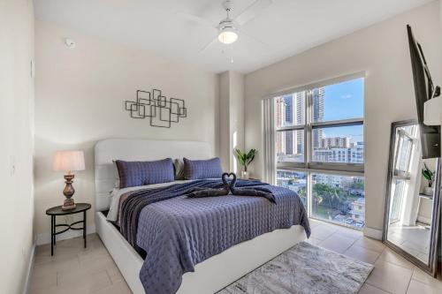 Luxury 2BR with City Views on Biscayne Blvd - Tap to explore photos