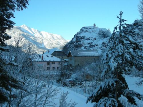 Gîte Auberge Les Terres Blanches de Méolans