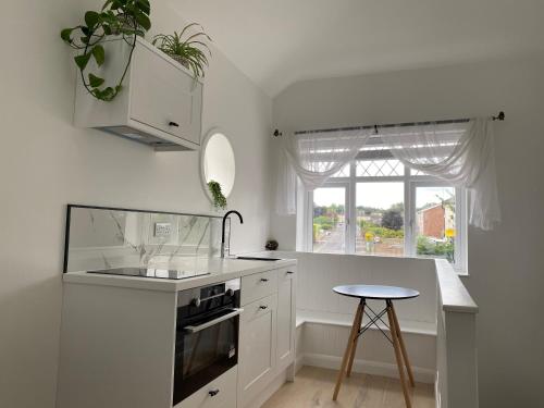 บริการและสิ่งอำนวยความสะดวก, Modern Annex on the outskirts of Bath and Bristo in เคลส์ตัน