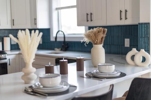 2br 3ba 2King bd 3 Car Parking Bonus area with Queen Bed in Χάρρισον