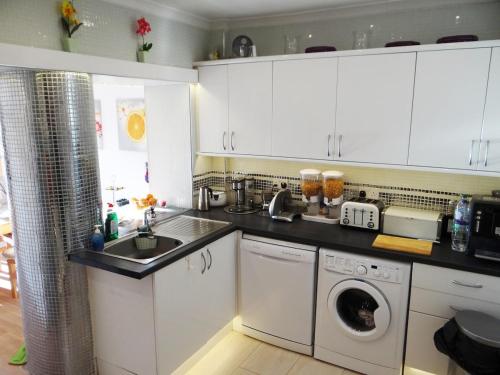 Double Room En-suite Parking14 near Edinburgh Airport 8 Mi in Росайт