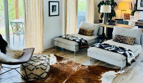 NM Farmhouse 30 Portale Sunsets Design Oasis in Santa Fe, USA