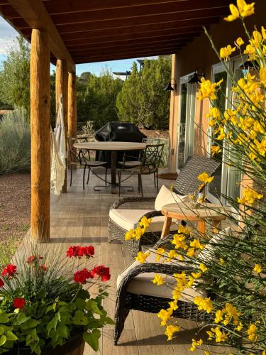 NM Farmhouse 30 Portale Sunsets Design Oasis in Santa Fe, USA