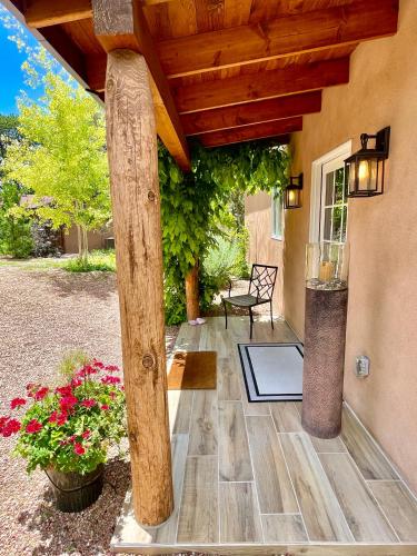 NM Farmhouse 30 Portale Sunsets Design Oasis in Santa Fe, USA