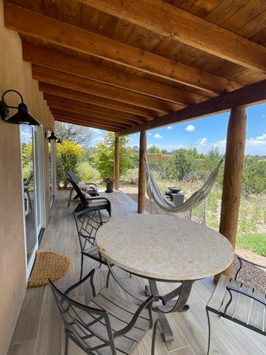 NM Farmhouse 30 Portale Sunsets Design Oasis in Santa Fe, USA