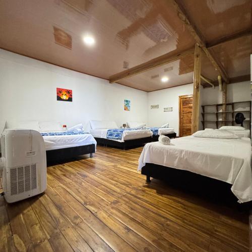 3 double beds, 2 twin beds
