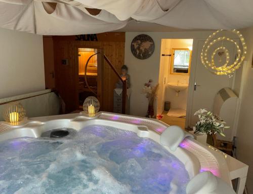 Gîte 2 à 5 personnes, spa, sauna, piscine chauffée, parking gratuit Gîte 2 à 5 personnes, spa, sauna, piscine chauffée, parking gratuit