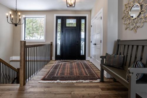 Waterfront Algonquin Retreat,Hot Tub & Sauna in Barrys Bay (ON)