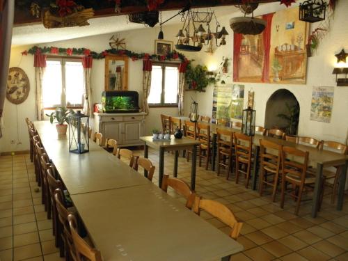 Étterem, Gite Auberge Les Terres Blanches de Meolans in Meolans Revel