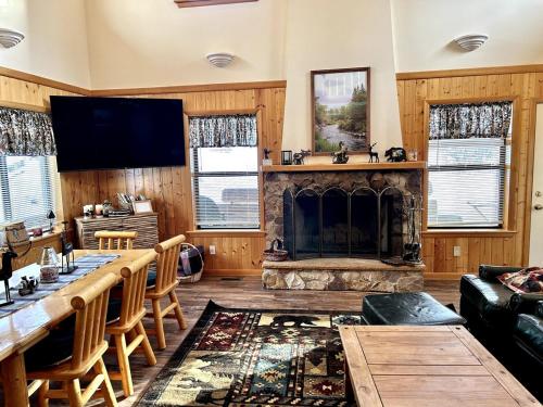 Large Family Cabin Near Park City in Woodland (UT)