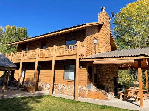 Large Family Cabin Near Park City in Woodland (UT)