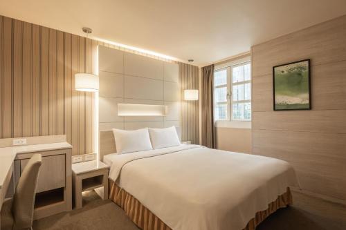 Superior Double Room image 5