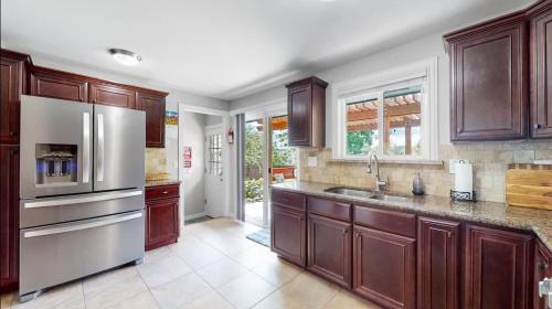 Charming four bedroom home with large yard and plenty of room for family in Centennial (Colorado)