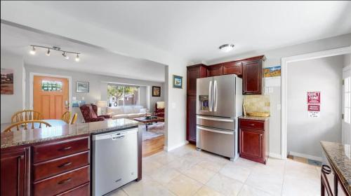 Charming four bedroom home with large yard and plenty of room for family in Centennial (Colorado)