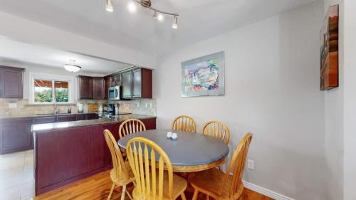 Charming four bedroom home with large yard and plenty of room for family in Centennial (Colorado)