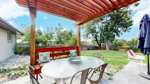 Charming four bedroom home with large yard and plenty of room for family in Centennial (Colorado)