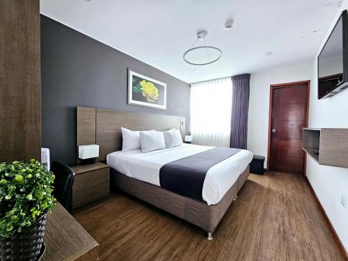 Double or Twin Room image 8