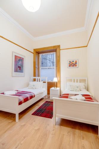 Beautiful Spacious Ground Floor Newington flat - Tap to explore photos