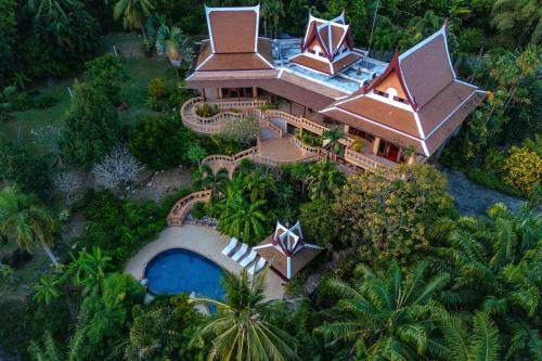 Huge 6BR Estate Pool Villa V159