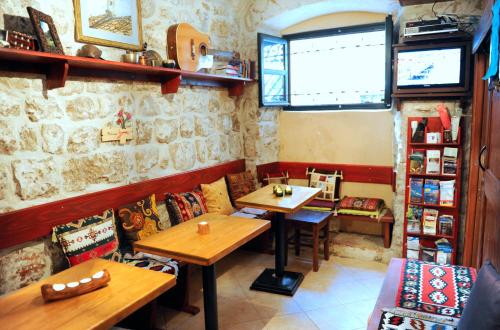 共用Lounge/電視區, Old Town Hostel in 杜勃羅文克