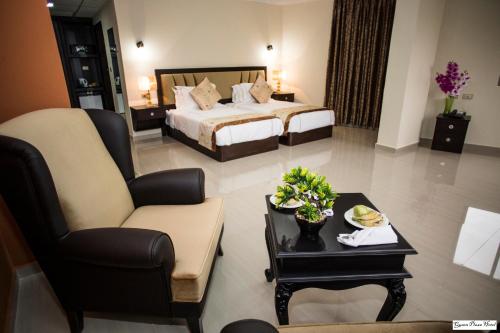 Queen Plaza Hotel in Hebron