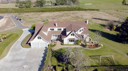 Lake Taupō Estate for 18ppl Pool, Spa & Big Views, Taupo (photo 6)