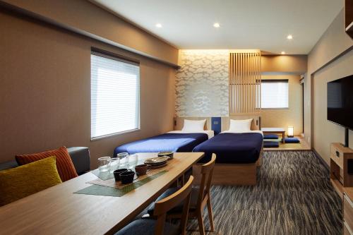 Superior Family Room image 7