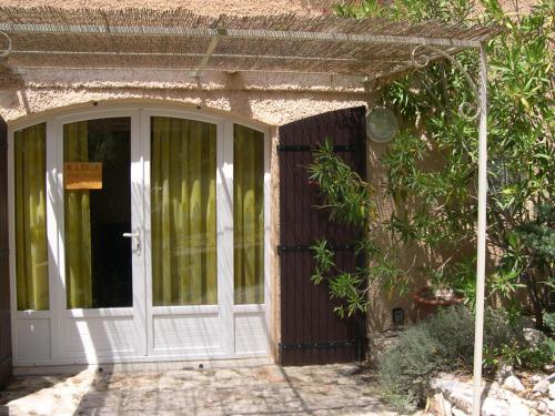 Appartement avec piscine commune donnant sur le Ventoux gîte à louer Mollans-sur-Ouvèze