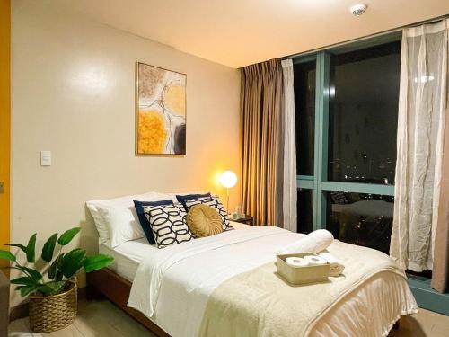 Bgc Condo At Uptown Mall, Grand Hyatt #oursw34b2, Manila