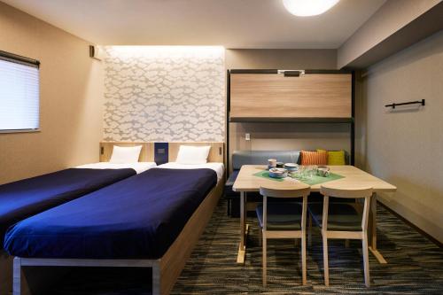Standard Quadruple Room image 8