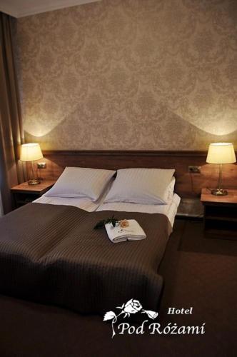 1 queen bed, 1 sofa bed