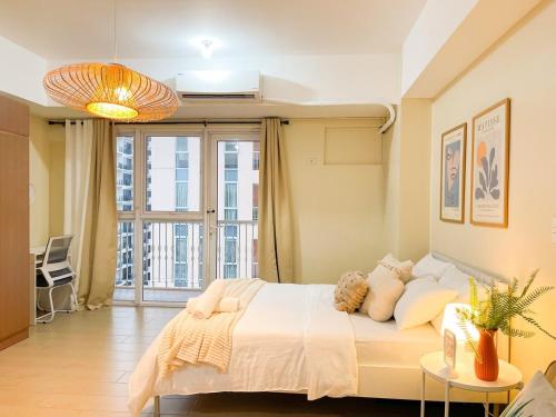 Luxurious Condo Beside Venice Mall #vlrtd20e, Manila