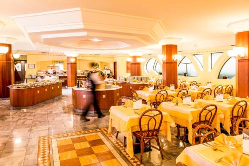 Ресторан, Hotel Ilma Lake Garda Resort in Лимоні Сул Гарда
