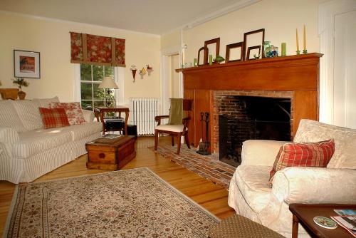 Benjamin F. Packard House Bed and Breakfast Bath (ME)