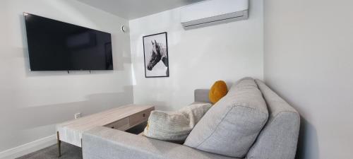 City Fringe Apartment with garage in เคลเบิร์น