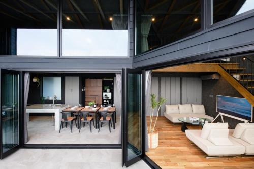 Balcony/terrace, VILLA IZU Zessei - VILLA IZU 絶青 near Izu Skyline