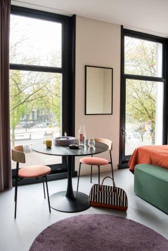 Hotel Unplugged - image 2