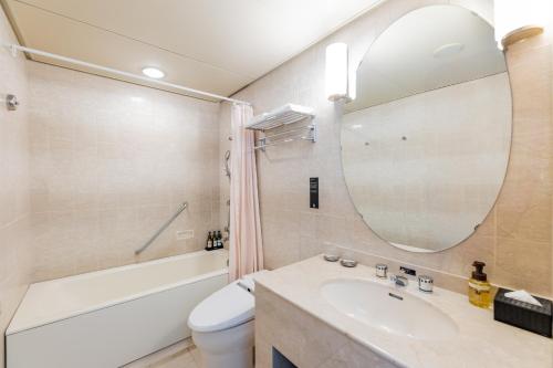The Qube Hotel Chiba Room Type - Executive Triple Room