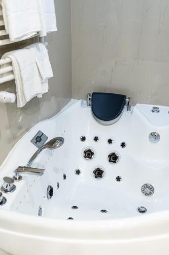 Hotel Christina Plus - image 13