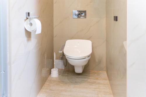 Hotel Christina Plus - image 12