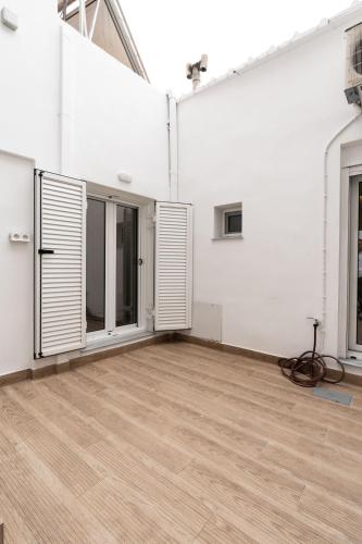 Charming 2 Bedroom House in Iraklio Greece - image 11
