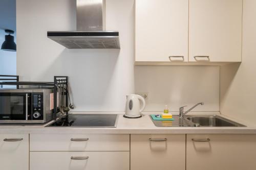 Kitchen, Fantastic 2 Bedroom Apartment in Treptow