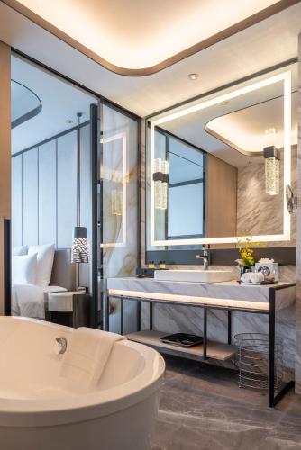 room detail thumbnail 2