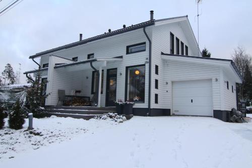 Semidetached house, 15 min from airport, sauna Semidetached house, 15 min from airport, sauna