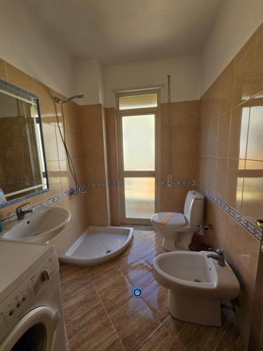 One-Bedroom Apartment image 6