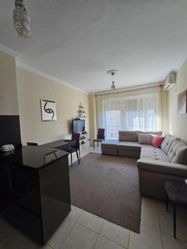 One-Bedroom Apartment image 3